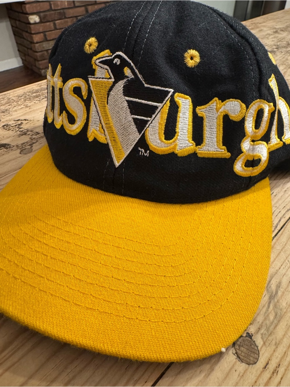90s Vintage NHL Pittsburgh Penguins Logo 7 Snapback Hat BOLD great price!